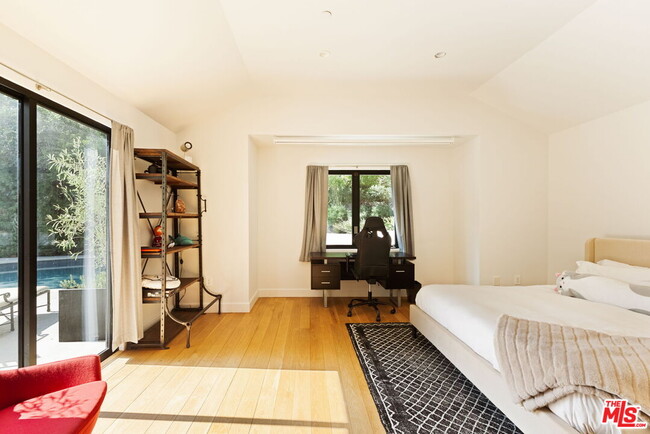 Building Photo - 4301 Cromwell Ave