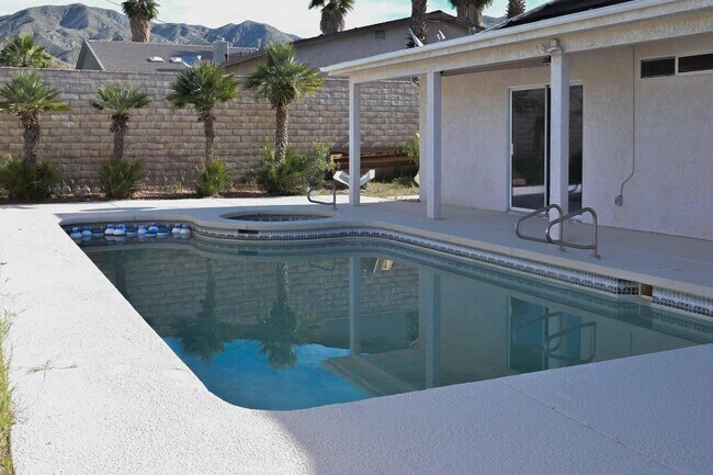 Building Photo - 9673 Vista Del Valle