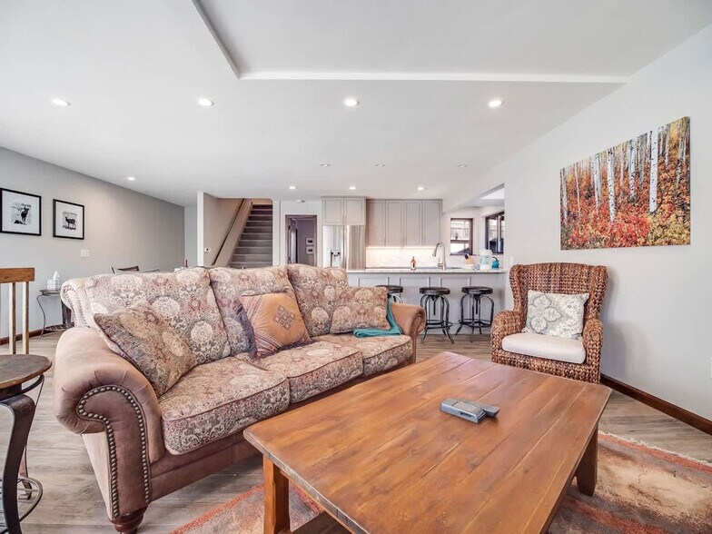 Building Photo - 743 Lagoon Dr