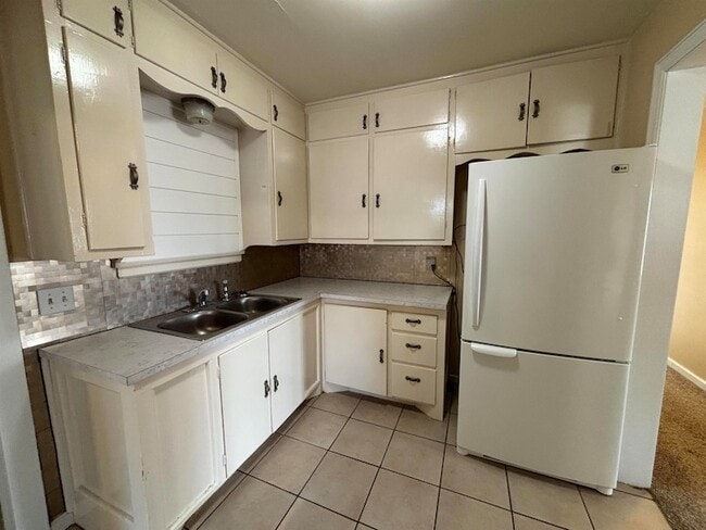 Building Photo - 2330 W Randolph Ave