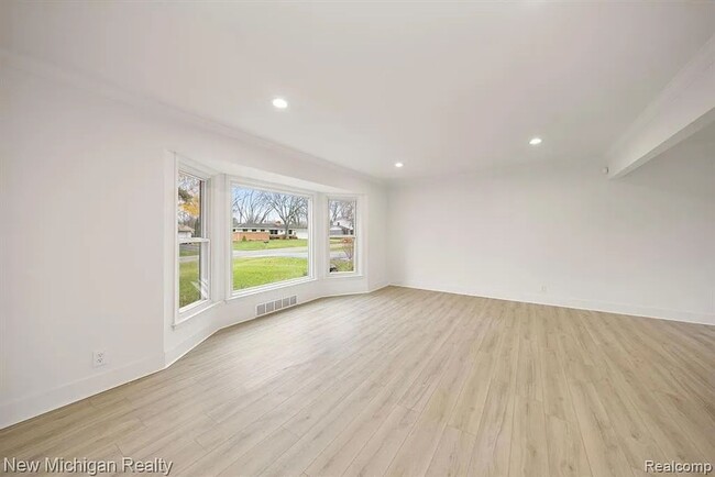 Building Photo - Newly Remodeled House with In-Ground Pool