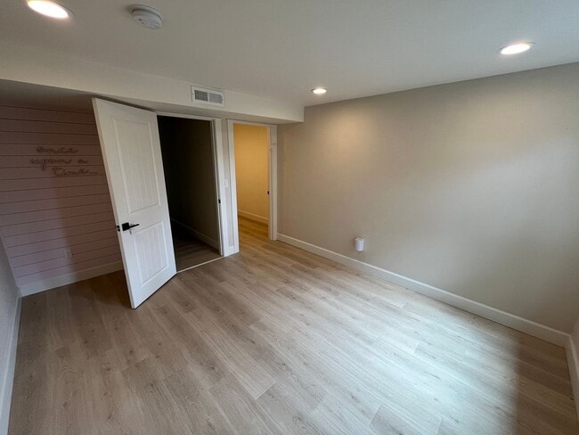 Building Photo - Amazing 4 Bed/3 Bath Home on One Acre with...