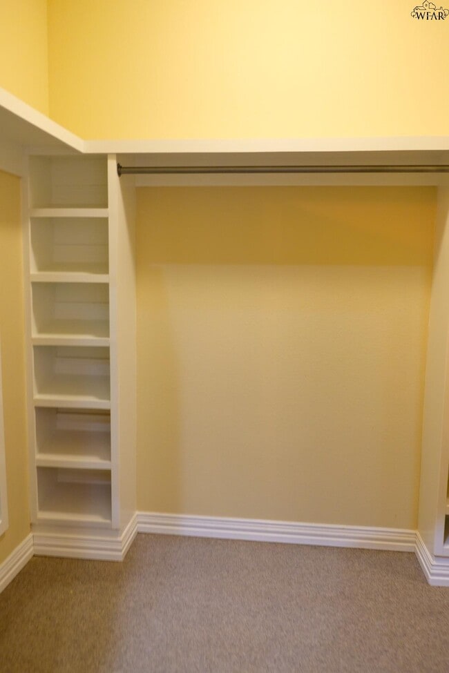 Building Photo - 20 Edwards Way