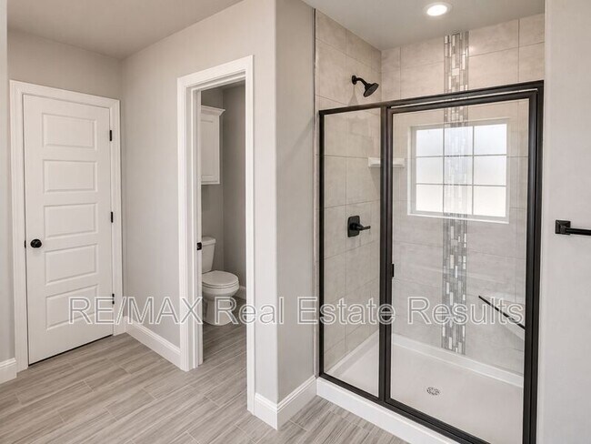 Building Photo - 511 Melrose Pl