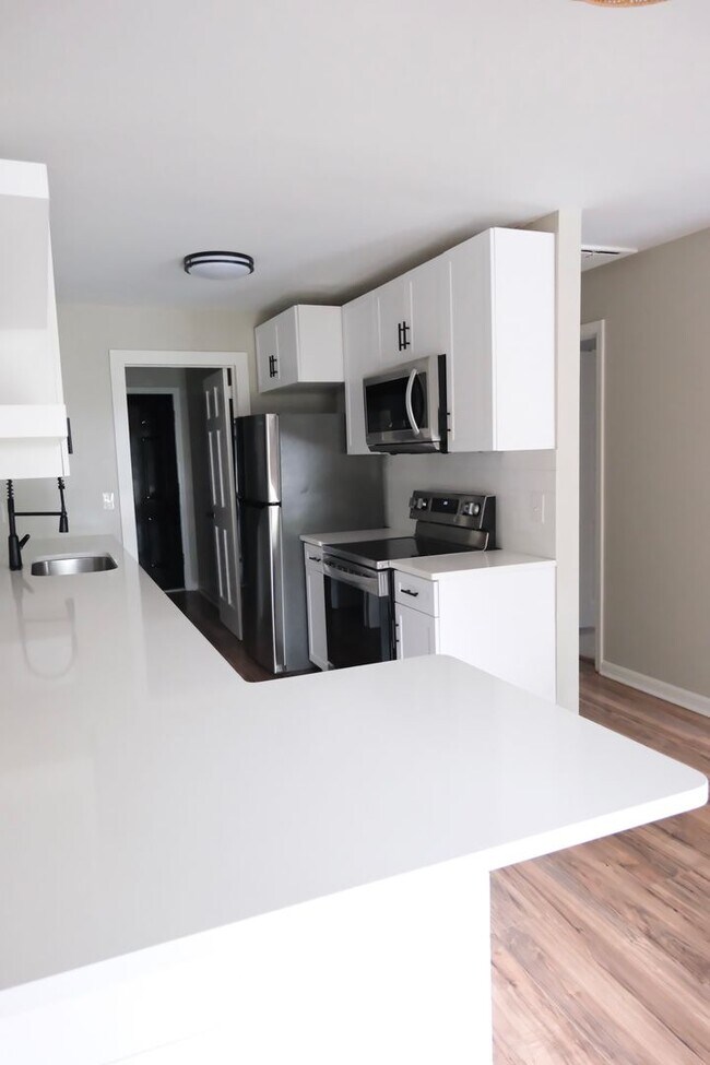 Building Photo - Pinckney