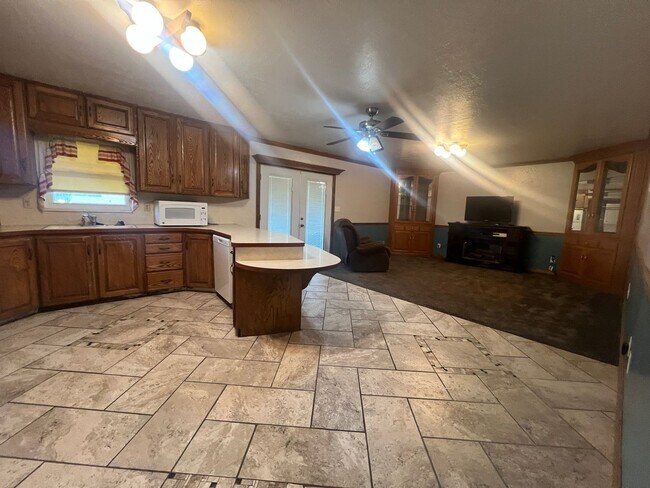 Building Photo - Wonderful Home in Spanish Fork, UT All utilities included