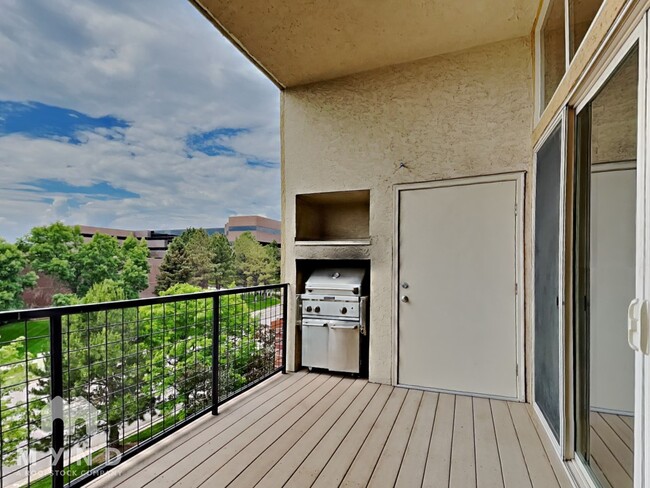Building Photo - 307 Inverness Way S