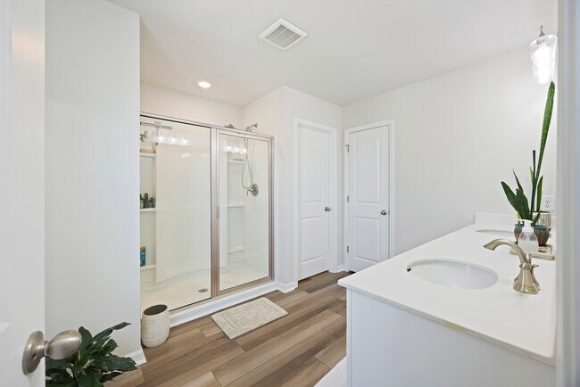 Building Photo - 210 Winding River Dr