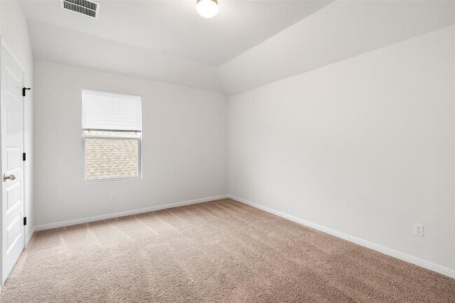 Building Photo - 2516 Walking Y Rd