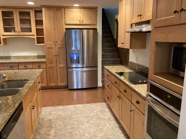 Building Photo - 2539 Greenport Dr