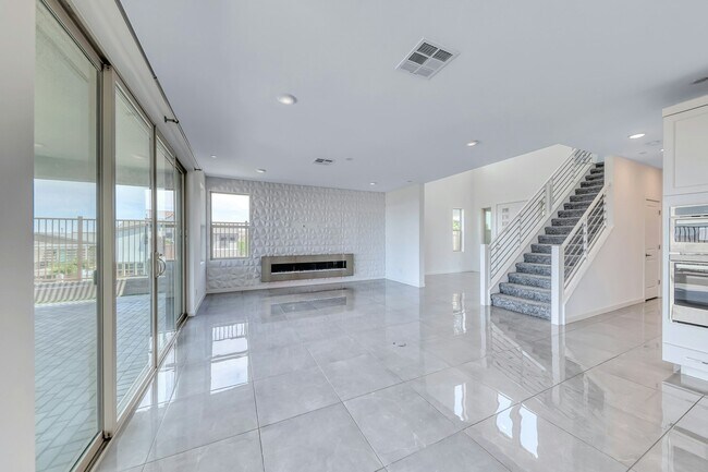 Building Photo - 1038 Delbrook Ave