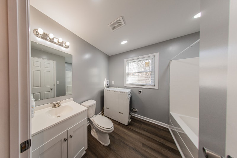 Building Photo - 120 Lake Dr