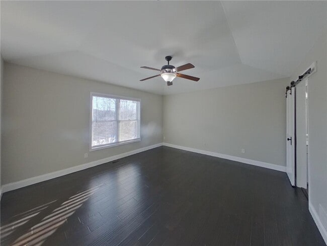 Building Photo - 606 Lincoln Dr NE