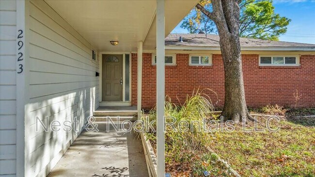 Building Photo - 2923 S Irvington Ave