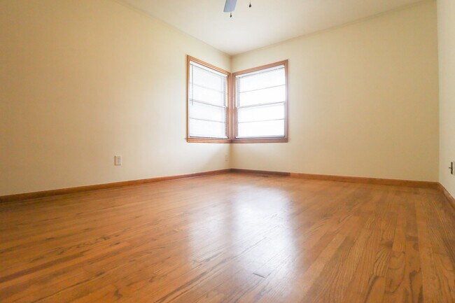 Building Photo - 1617 E 32nd Pl