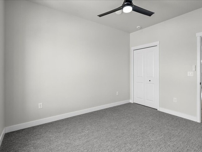 Building Photo - 8 Jaro Wy