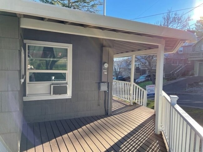 Building Photo - One Bedroom, One Bath Home for Rent in Ash...