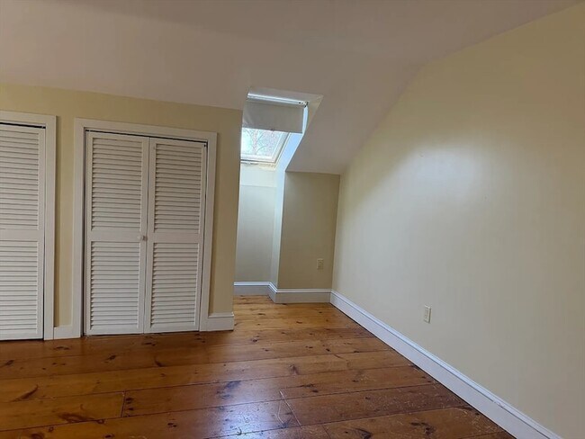 Building Photo - 9 Charles St