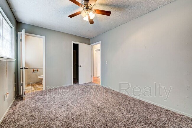 Building Photo - 320 Cedar Crest Dr
