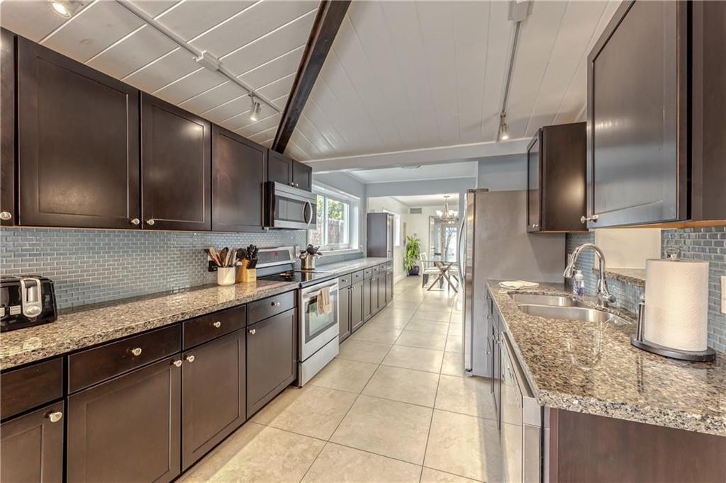 Building Photo - 1517 NE 17th Ter