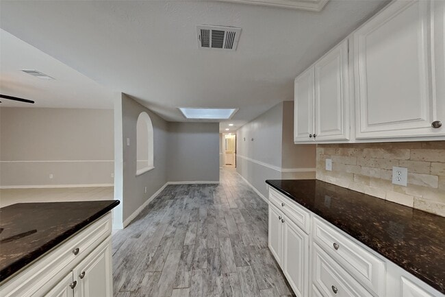 Building Photo - 18106 Navajo Trail Dr