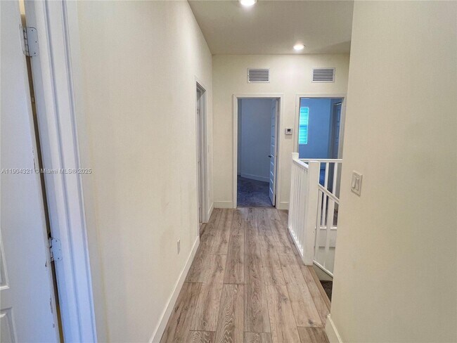 Building Photo - 15861 NW 90th Ct