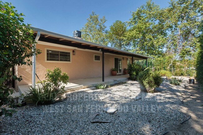 Building Photo - Stunning 3bd Home with Private Outdoor Oasis