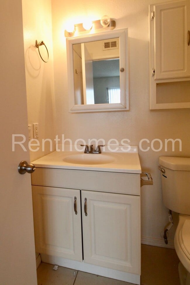 Building Photo - 8616 Longwood St