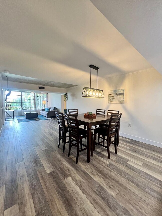 Building Photo - 1705 Whitehall Dr