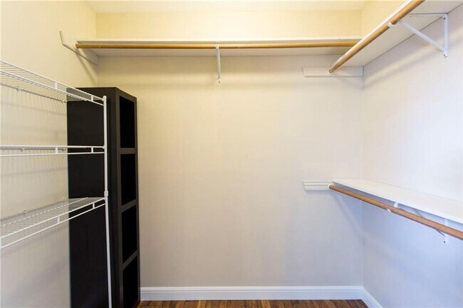 Building Photo - Great Two bedroom One Bath