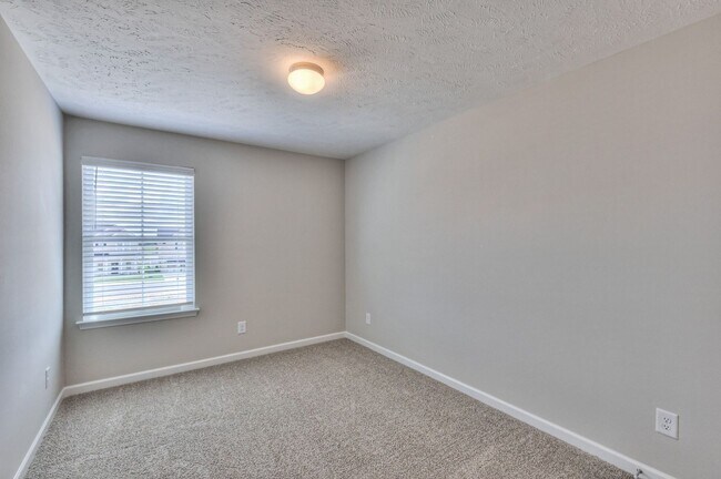 Building Photo - Newly Built 3 Bed 2.5 Bath Townhome in Tullahoma