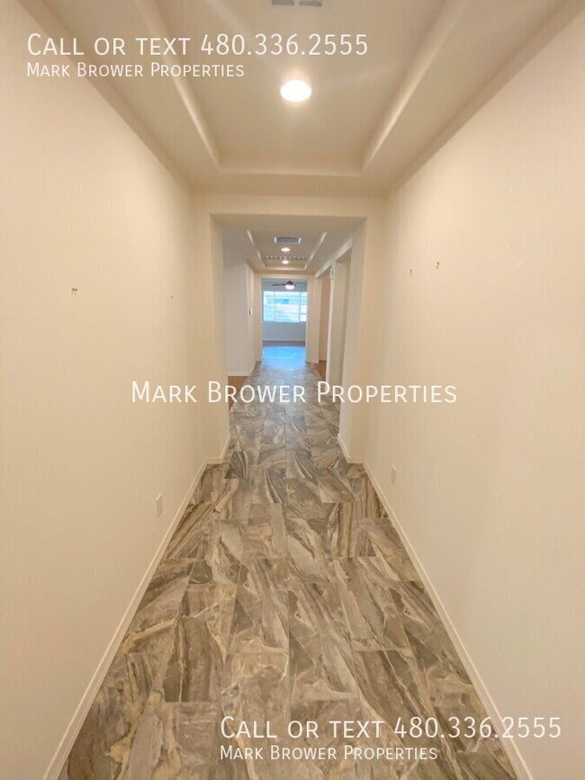 Building Photo - 3842 E Alfalfa Dr