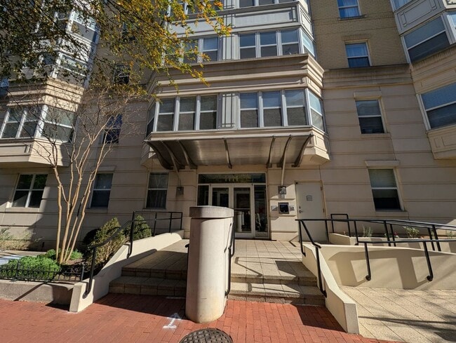 Building Photo - 2 bed, 2 bath Condo at The Eleven, Logan Circle