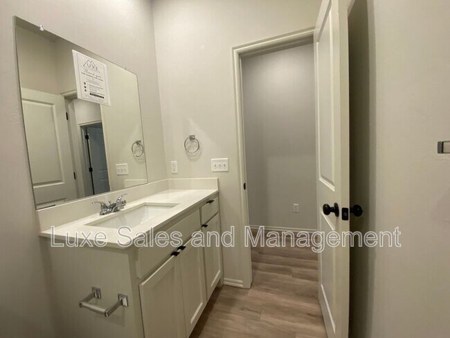 Building Photo - 8000 NW 110th Dr