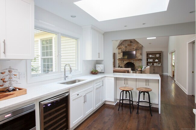 Building Photo - 38 Berndale Dr