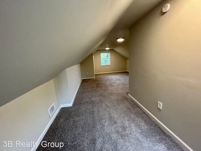 Building Photo - 3 br, 1.5 bath House - 8240 Royal Heights Dr.