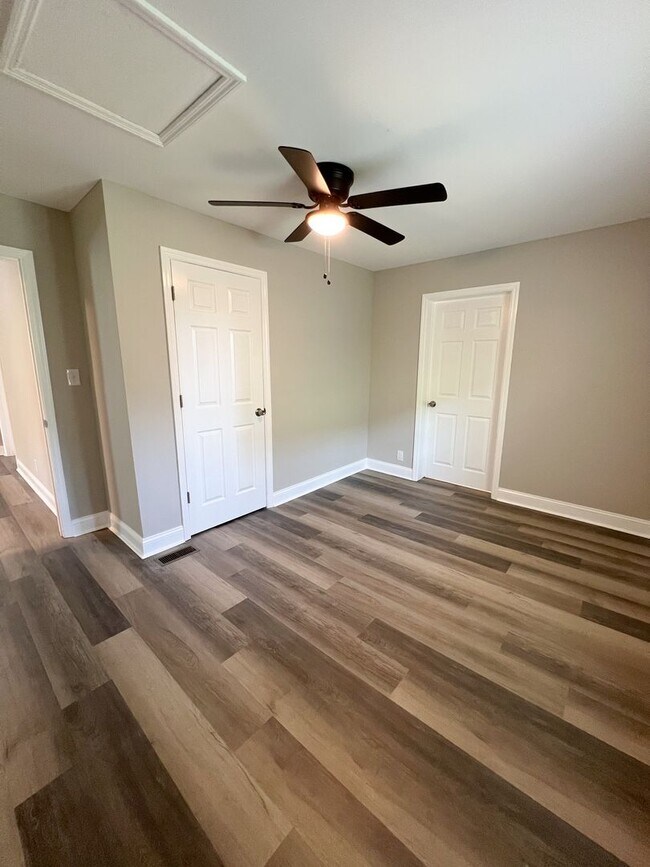 Building Photo - Renovated Home Off Madison Street – Pet Friendly!