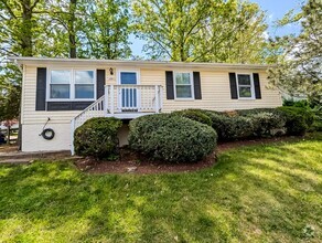 Building Photo - Charming and 3 Bed 2.5 Bath Home In Serene...