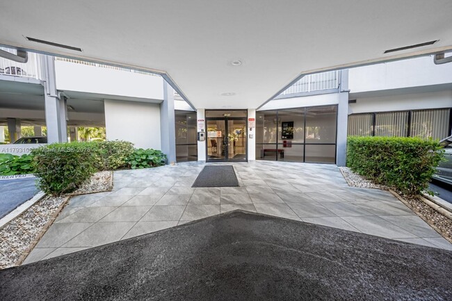 Building Photo - 1300 NE Miami Gardens Dr