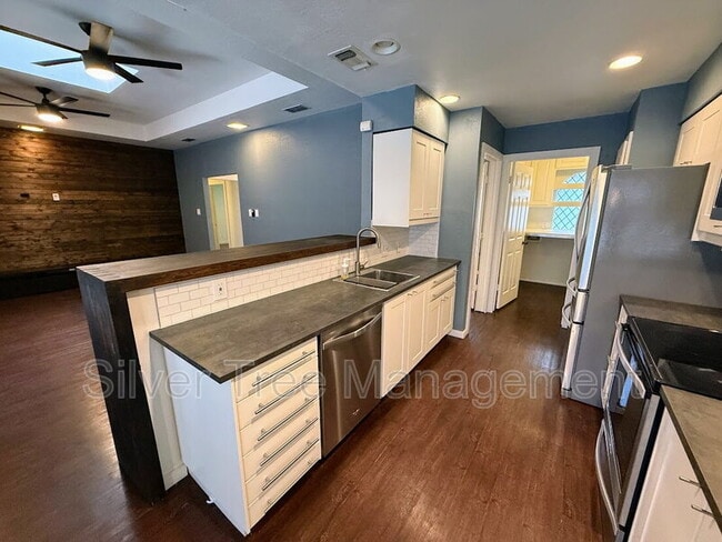 Building Photo - 7716 Pampas Dr