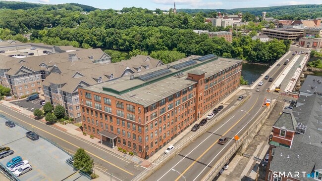 Building Photo - 145 Canal St E