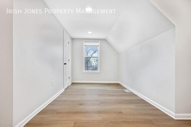 Building Photo - 48 Boyd St