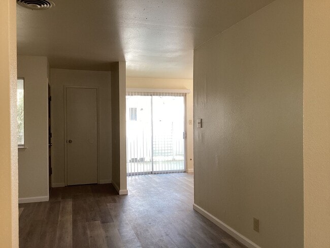 Building Photo - 1414 W Vassar Ave