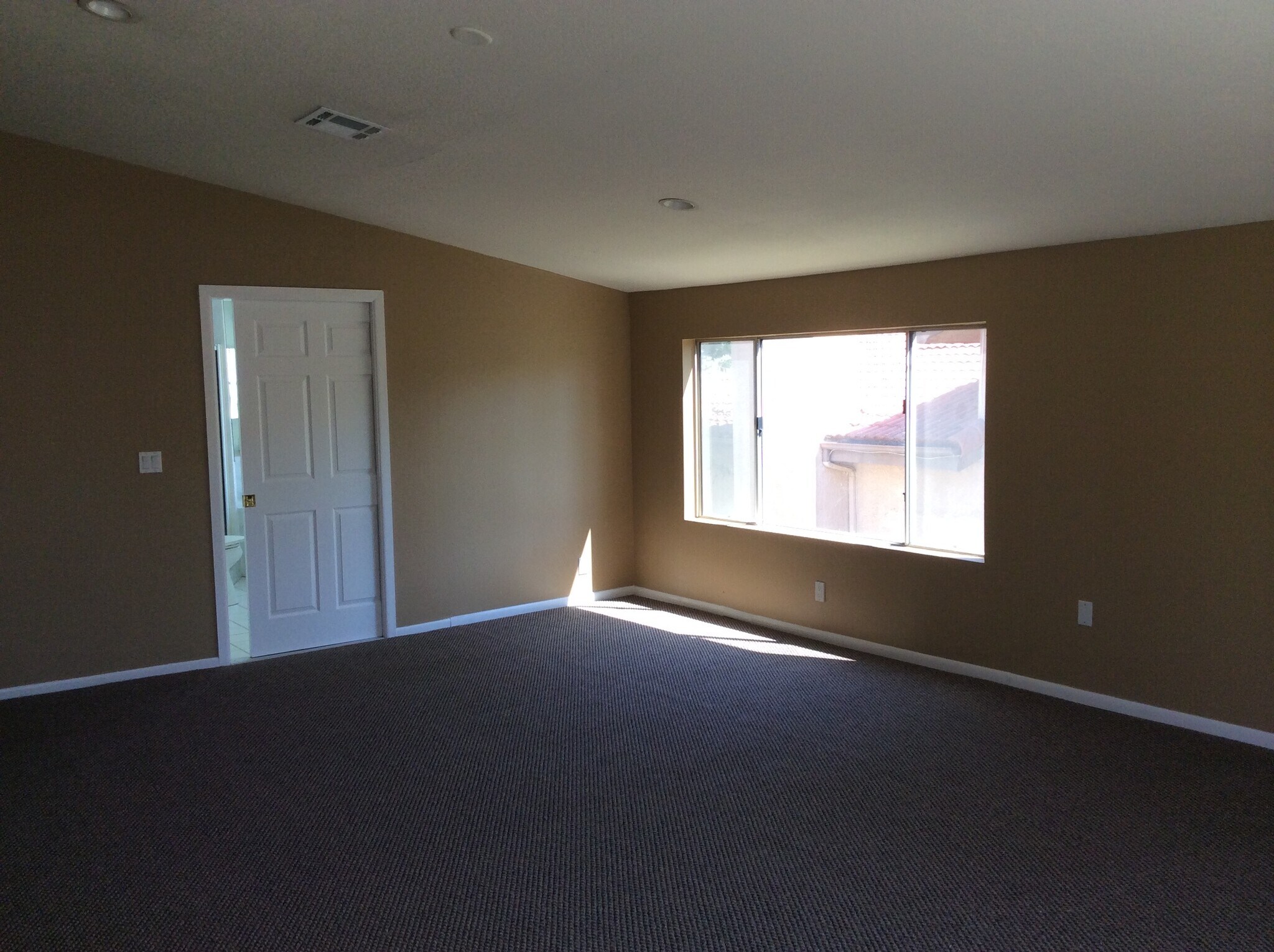 Master bedroom - 19251 Oxnard St