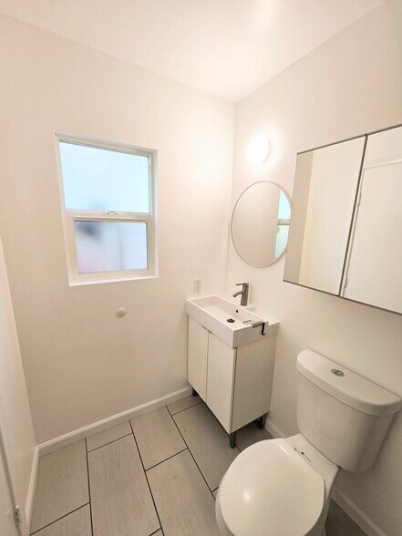 Bathroom 1 - 3121 Larga Ave