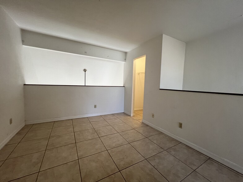 Building Photo - 7200 SW 8th Ave