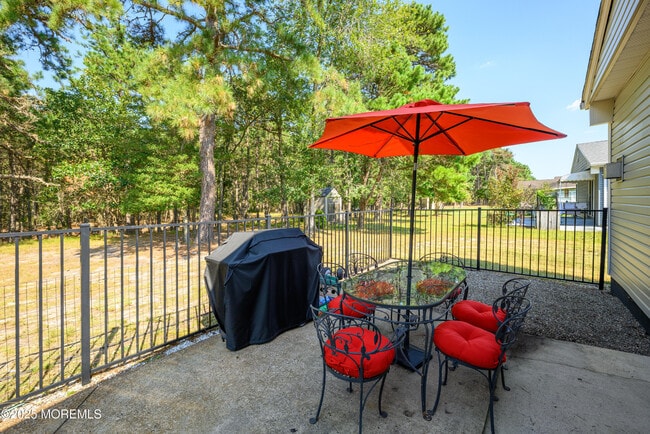 Building Photo - 103 Troumaka St