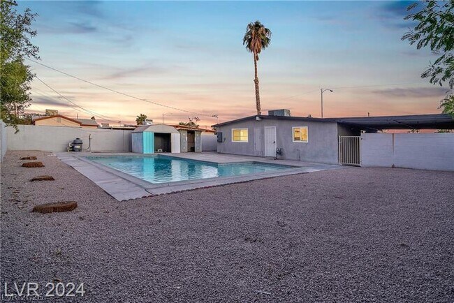 Building Photo - 1660 Capistrano Ave