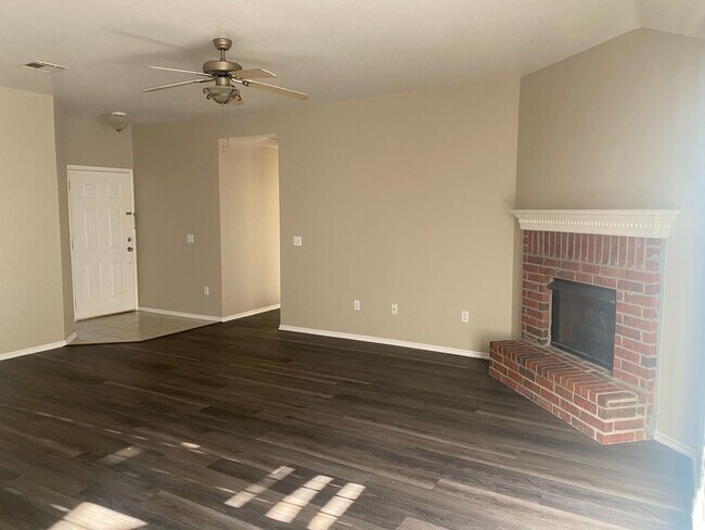 Building Photo - 3 Bedroom 2 Bath Home In Owasso School Dis...