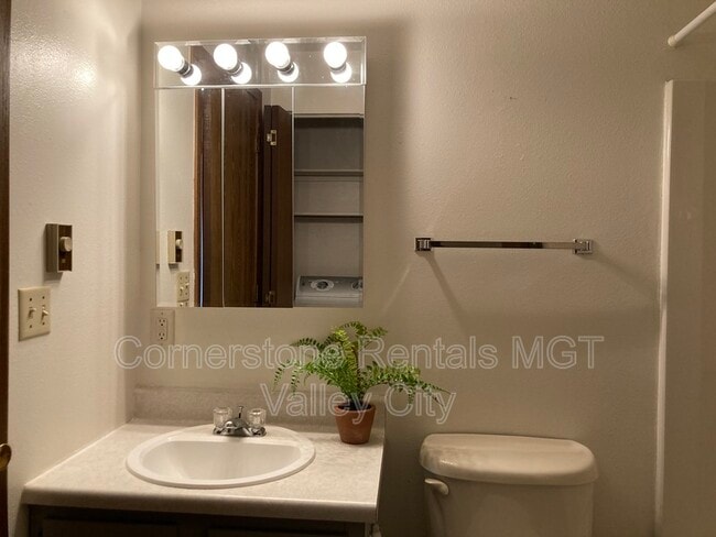 Building Photo - 804 11th St NW